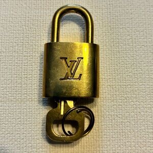 Louis Vuitton Gold Pad lock Key Set No. 300 Brass Made in France